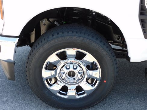 New 2026 Ford F250 Lariat w/ Chrome Package image 9