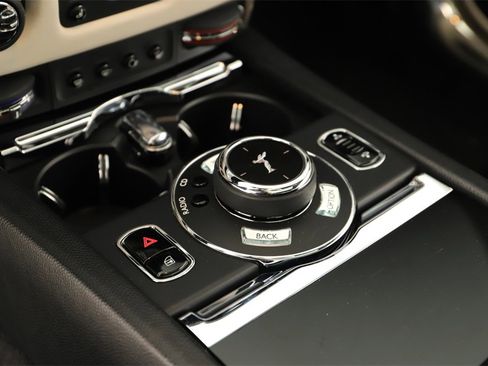 Used 2015 Rolls-Royce Wraith image 24