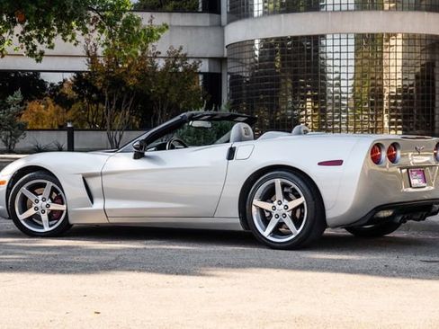 Used 2006 Chevrolet Corvette Convertible w/ Preferred Equipment Group image 3