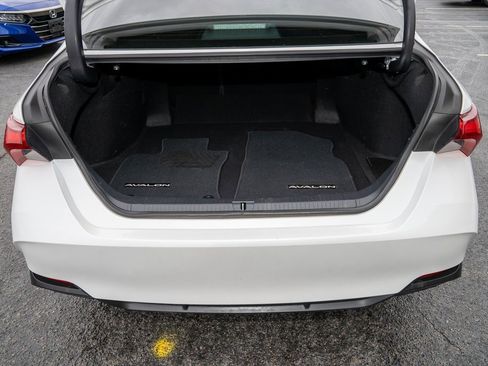 Certified 2021 Toyota Avalon XLE w/ Moonroof Package image 5