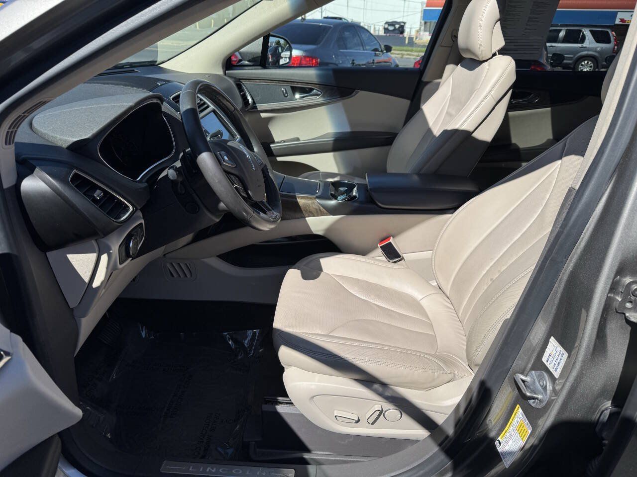 Used 2016 Lincoln MKX Reserve w/ Climate Package AWD/4WD image 10