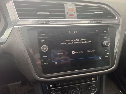 Used 2020 Volkswagen Tiguan SE image 22