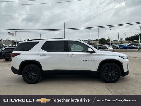 Used 2023 Chevrolet Traverse RS AWD/4WD image 2