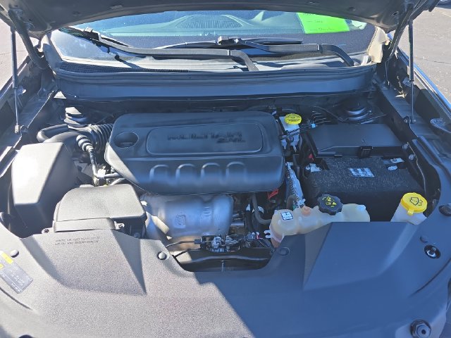Used 2020 Jeep Cherokee Latitude Plus w/ Cold Weather Group AWD/4WD image 30