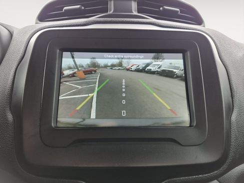 Used 2020 Jeep Renegade Latitude FWD image 2
