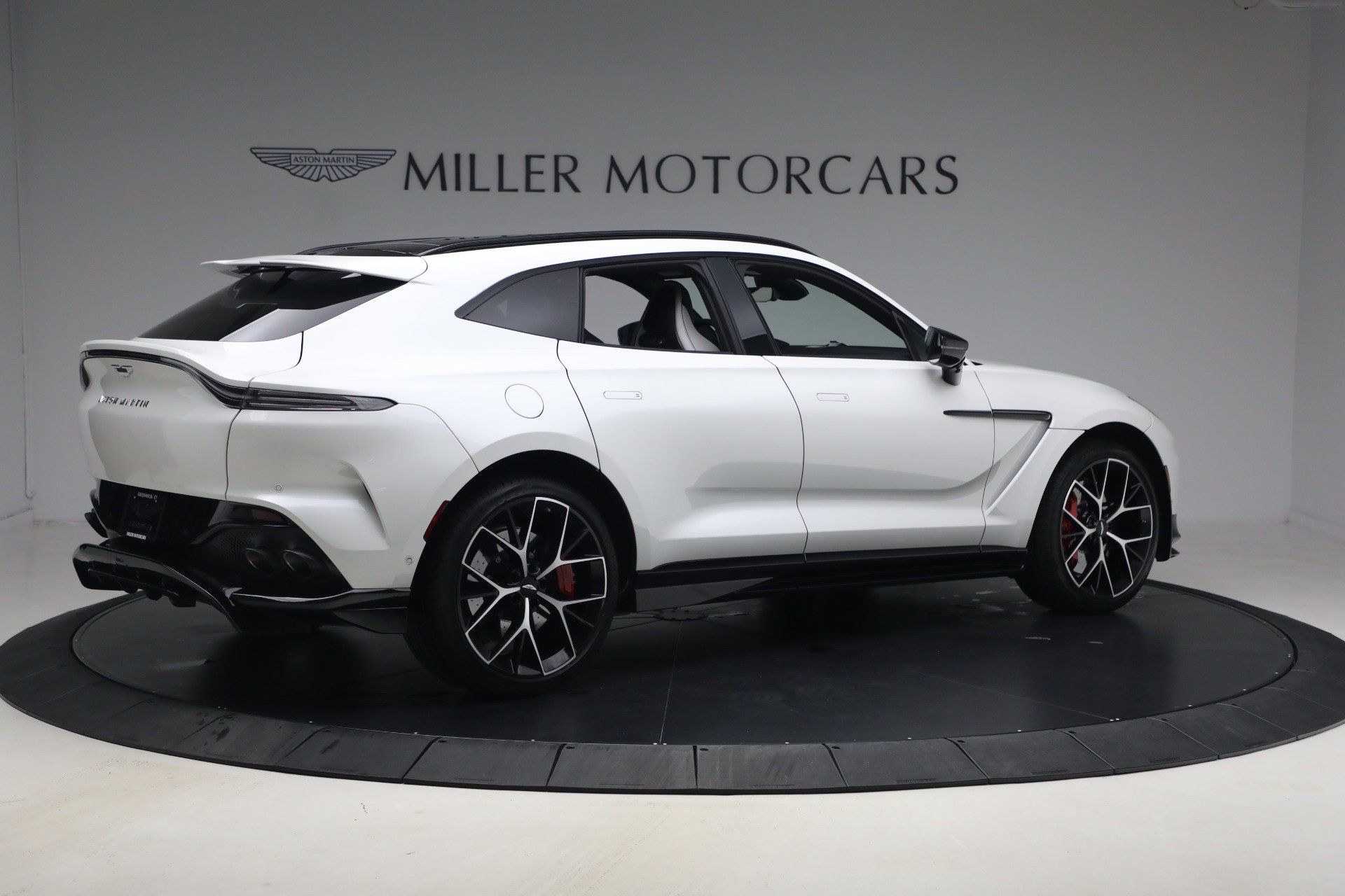 Used 2025 Aston Martin DBX 707 AWD/4WD image 8
