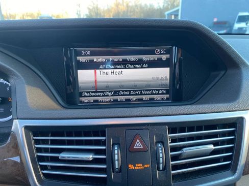 Used 2013 Mercedes-Benz E 350 E 350 4MATIC Sedan 4D image 19