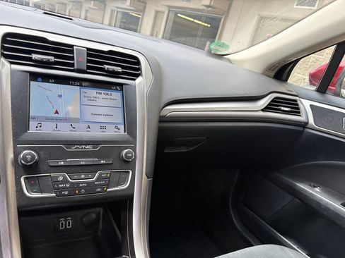 Certified 2019 Ford Fusion SE FWD image 23