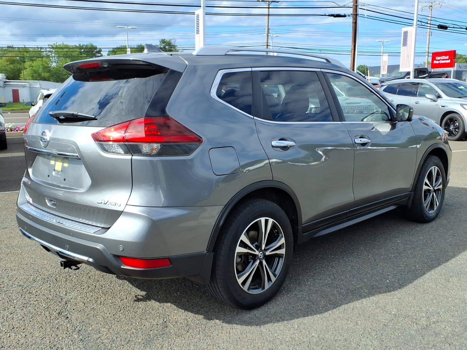Used 2019 Nissan Rogue SV w/ Sun & Sound Touring Package AWD/4WD image 3