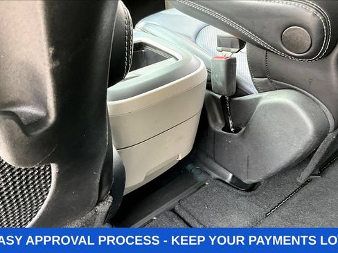 Used 2024 Chrysler Pacifica Touring-L FWD image 13
