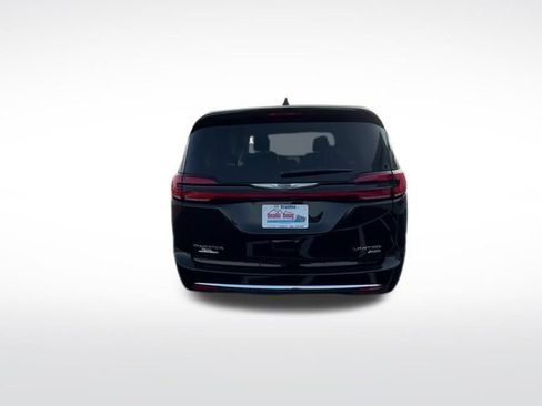 Used 2024 Chrysler Pacifica Limited image 37