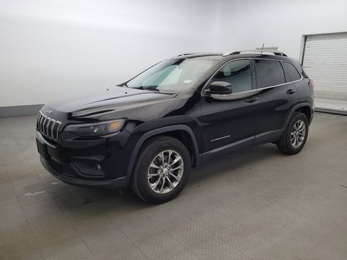 Used 2019 Jeep Cherokee Latitude Plus w/ Cold Weather Group image 2
