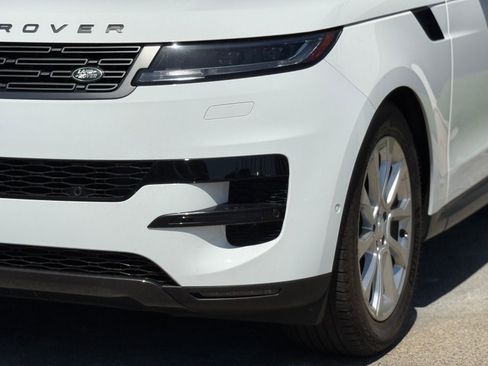 Used 2024 Land Rover Range Rover Sport SE image 4
