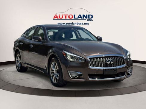 Used 2019 INFINITI Q70 Luxe AWD/4WD image 2
