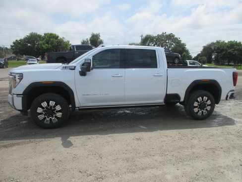 New 2026 GMC Sierra 2500 Denali w/ Denali Reserve Package AWD/4WD image 9
