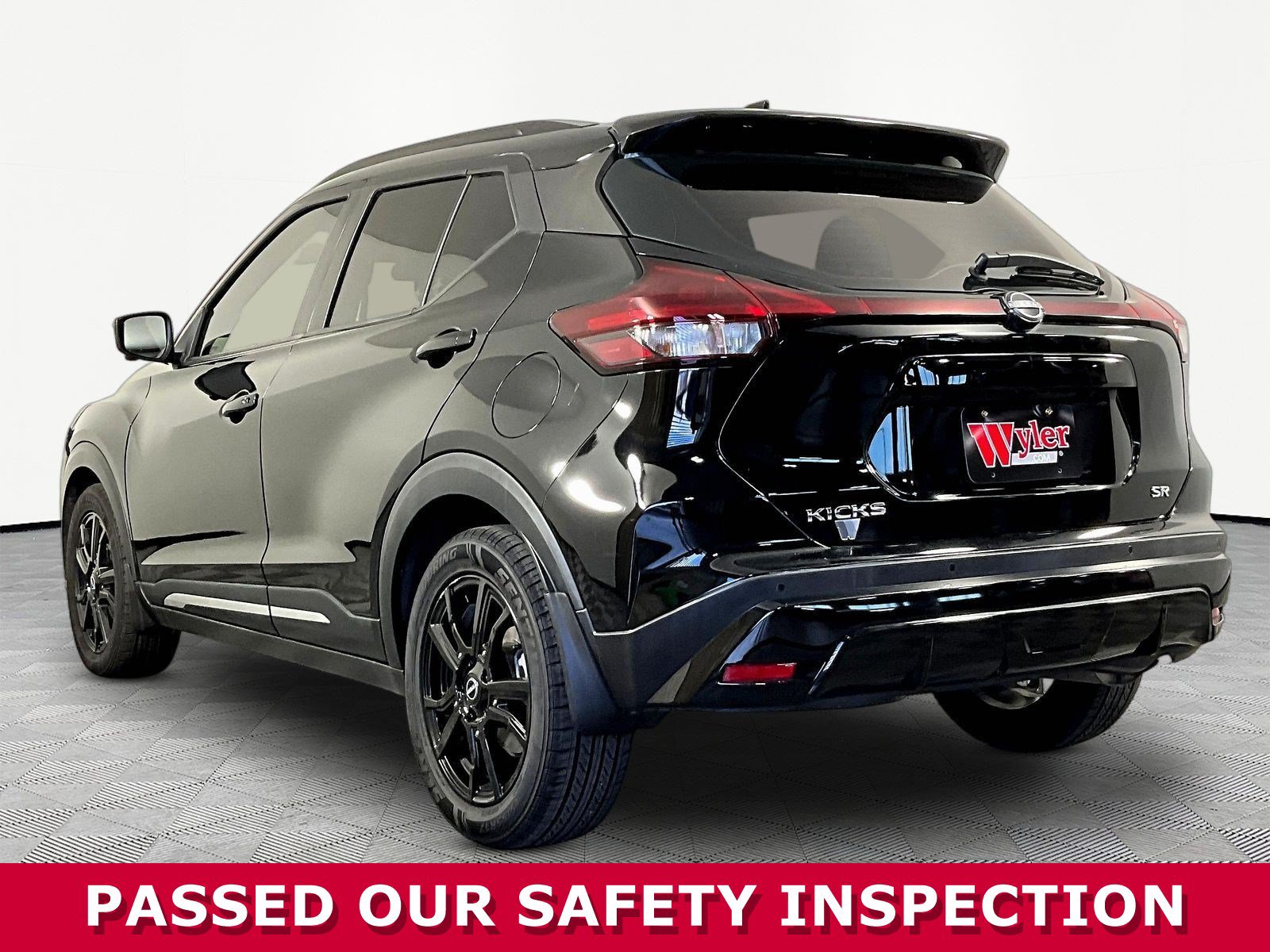 Used 2022 Nissan Kicks SR FWD image 4