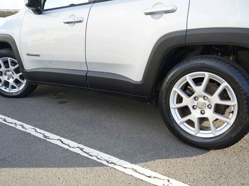 Used 2019 Jeep Renegade Latitude image 6