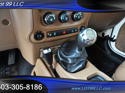 Used 2014 Jeep Wrangler Unlimited Sahara w/ Connectivity Group image 20