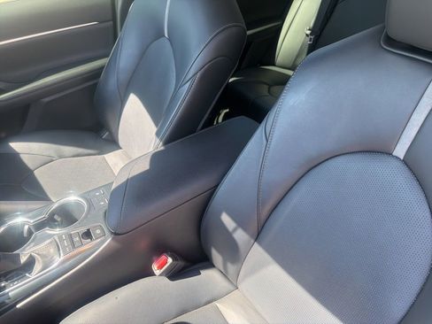 Used 2020 Toyota Camry XSE image 15