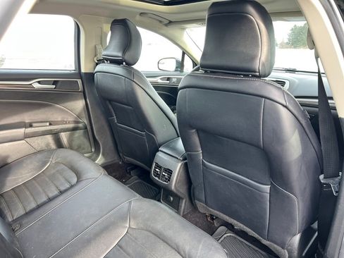 Used 2017 Ford Fusion SE image 34