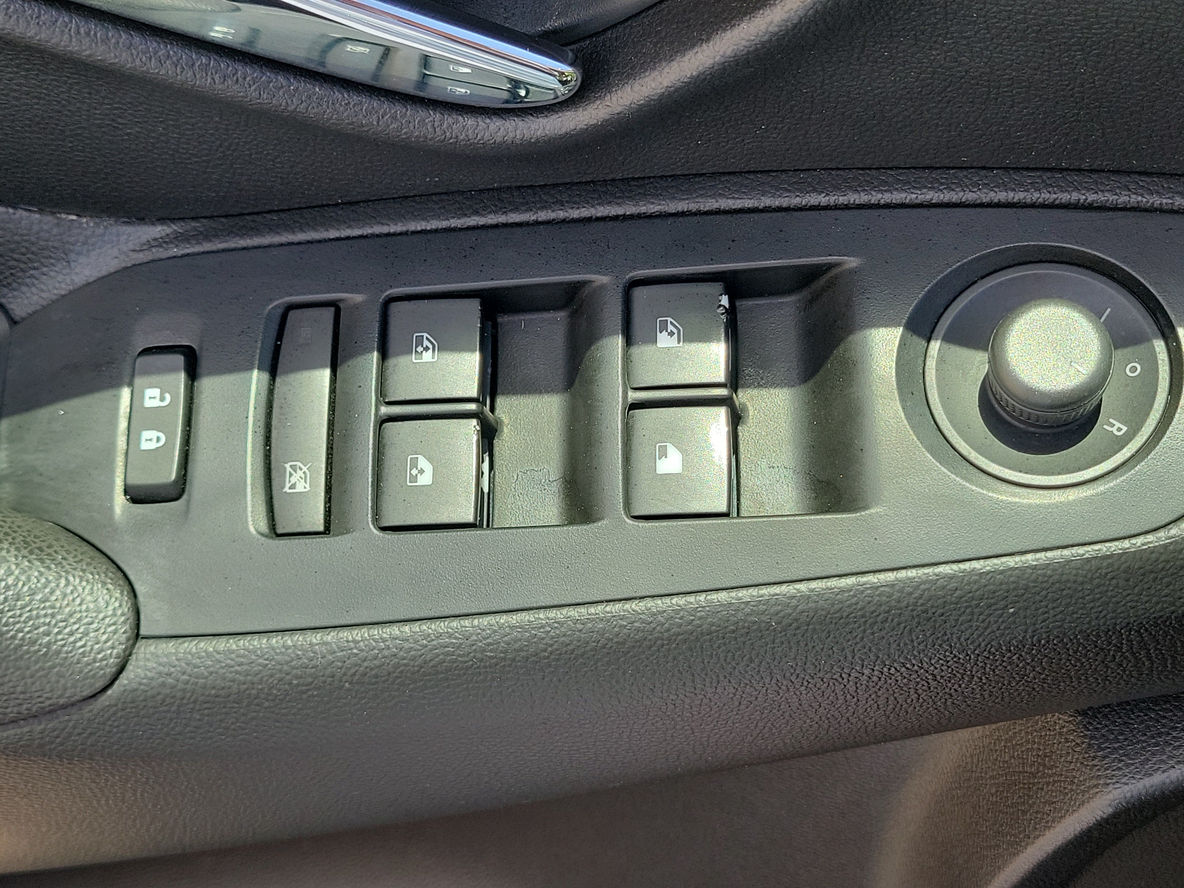 Used 2020 Chevrolet Trax LS FWD image 28