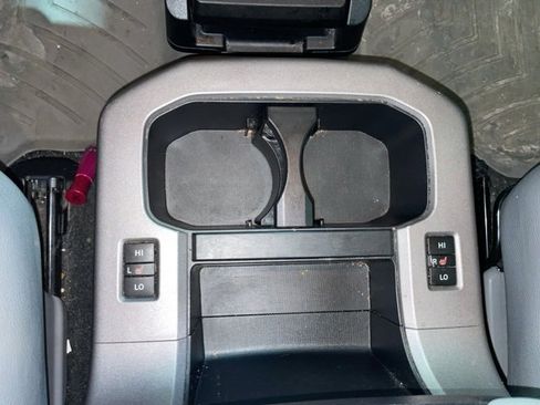 Used 2014 Toyota Sequoia Platinum image 40