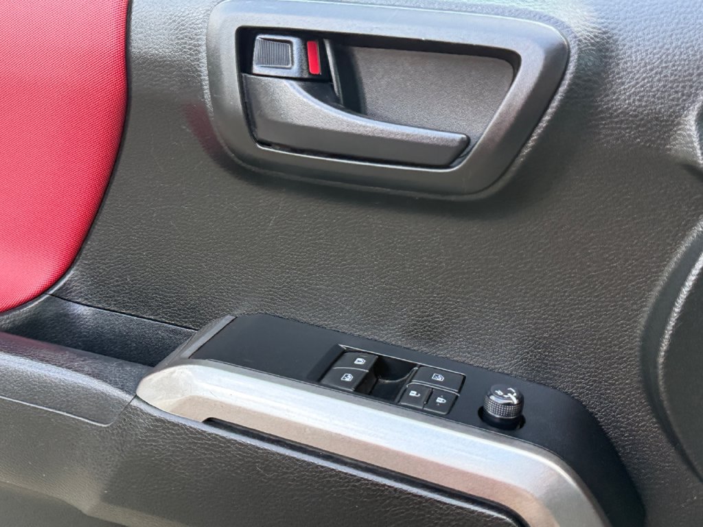 Used 2019 Toyota Tacoma SR5 w/ SR5 Appearance Package (SM) AWD/4WD image 20