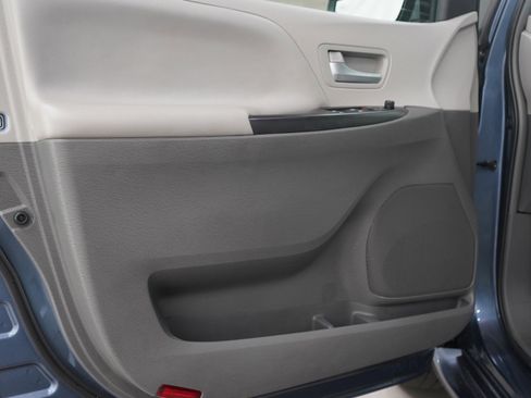 Used 2016 Toyota Sienna LE FWD image 20
