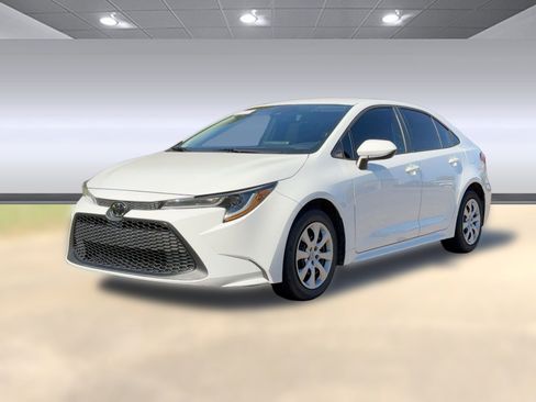 Used 2022 Toyota Corolla LE image 2