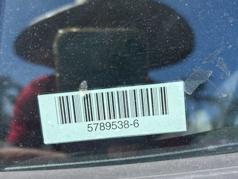 Used 2025 Hyundai Venue SEL FWD image 2