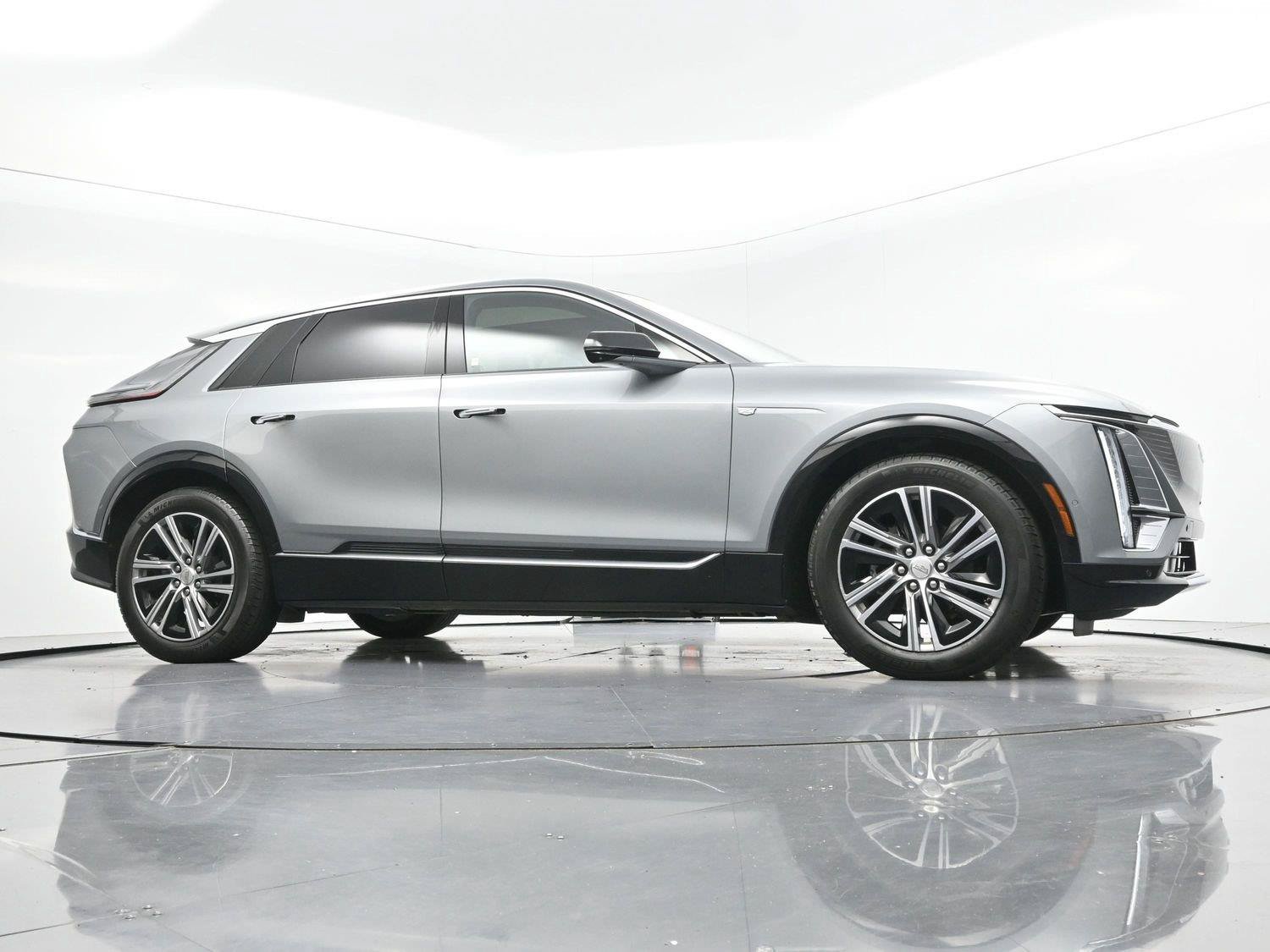 Used 2024 Cadillac Lyriq Luxury AWD/4WD image 40