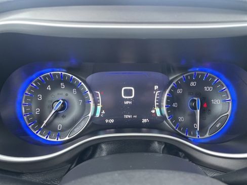 Used 2022 Chrysler Pacifica Touring-L image 23