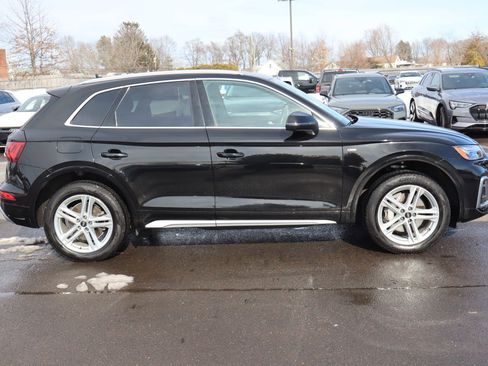 Used 2023 Audi Q5 e Premium w/ Convenience Package image 4