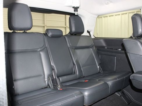 Used 2025 Ford Expedition Platinum image 37