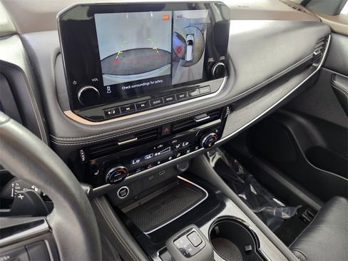 Used 2021 Nissan Rogue Platinum image 23