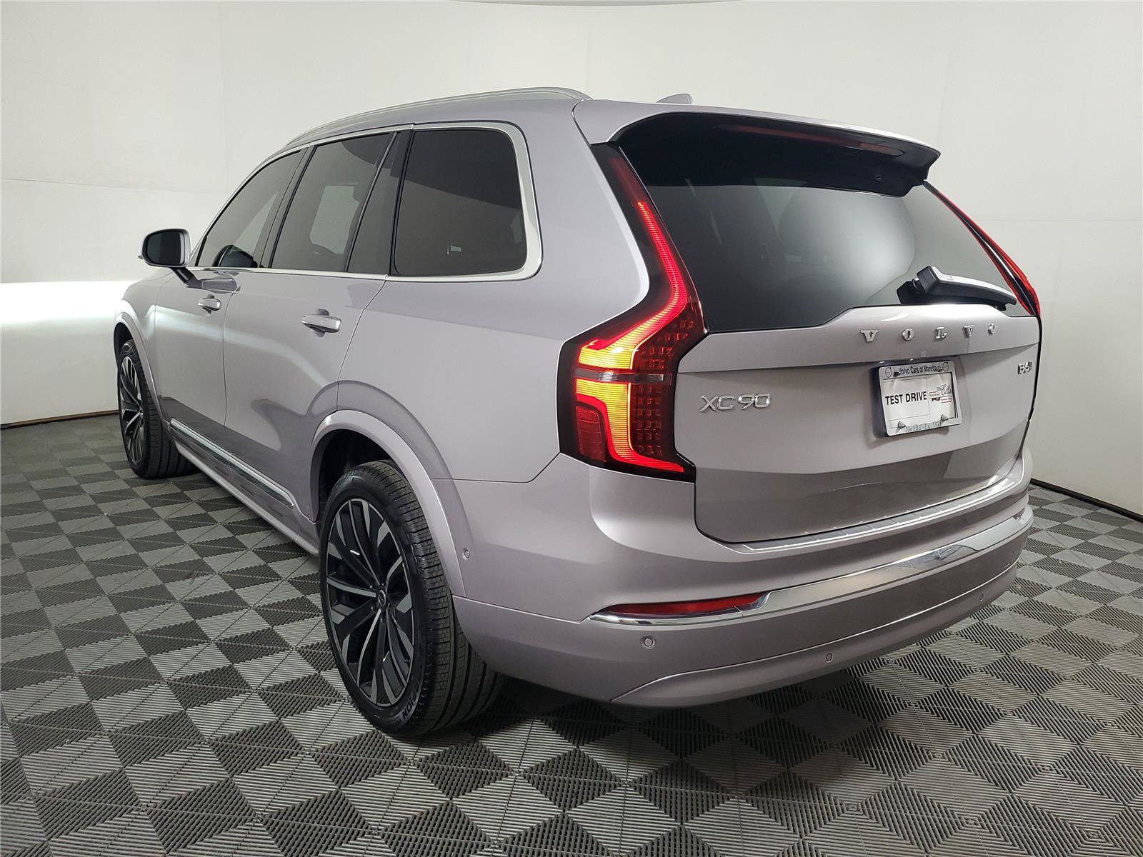 Certified 2026 Volvo XC90 B6 Plus w/ Protection Package Premier AWD/4WD image 4