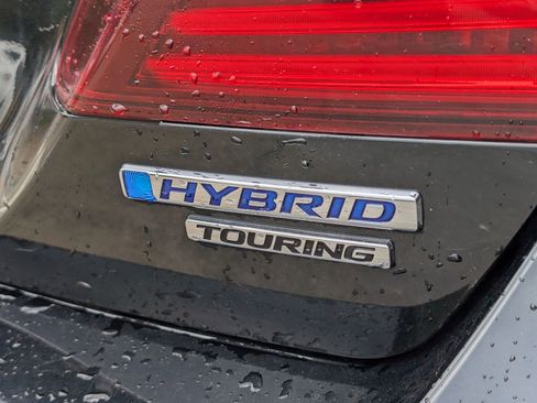 Used 2017 Honda Accord Touring image 10