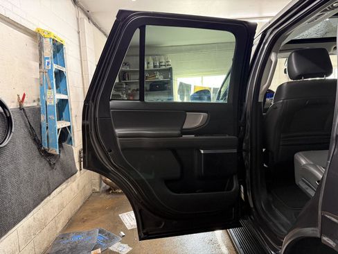 Used 2025 Ford Expedition Active AWD/4WD image 17