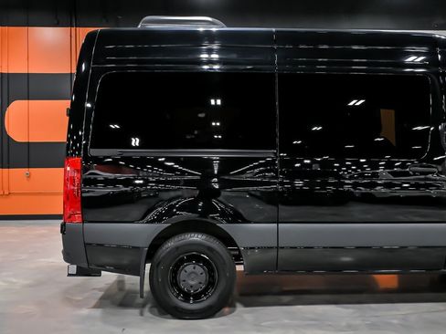 Used 2024 Mercedes-Benz Sprinter 2500 image 6