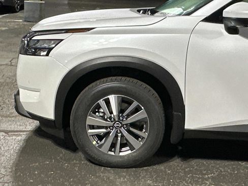 New 2025 Nissan Pathfinder SL image 9