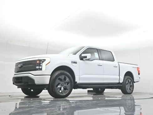 New 2025 Ford F150 Lightning Lariat image 46