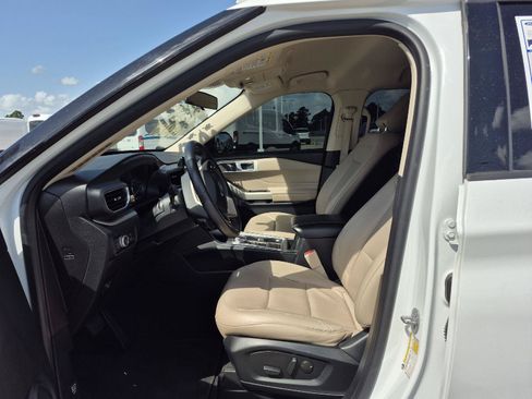 Certified 2020 Ford Explorer XLT w/ Equipment Group 202A RWD image 2