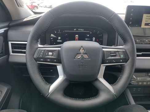 New 2026 Mitsubishi Outlander SE image 7