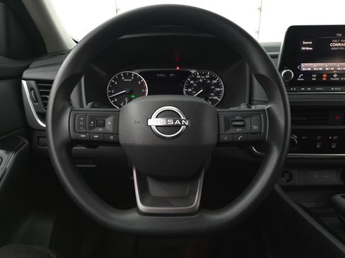 Used 2025 Nissan Rogue S image 19