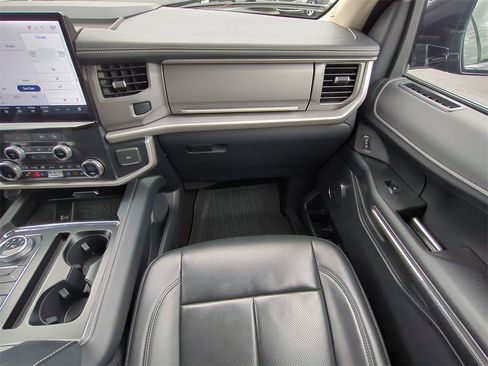 Certified 2022 Ford Expedition XLT image 17