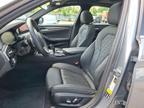 Used 2023 BMW 530i xDrive w/ Convenience Package AWD/4WD image 10