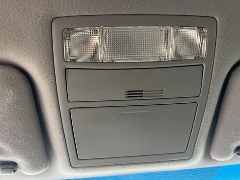 Used 2010 Toyota Camry LE FWD image 19