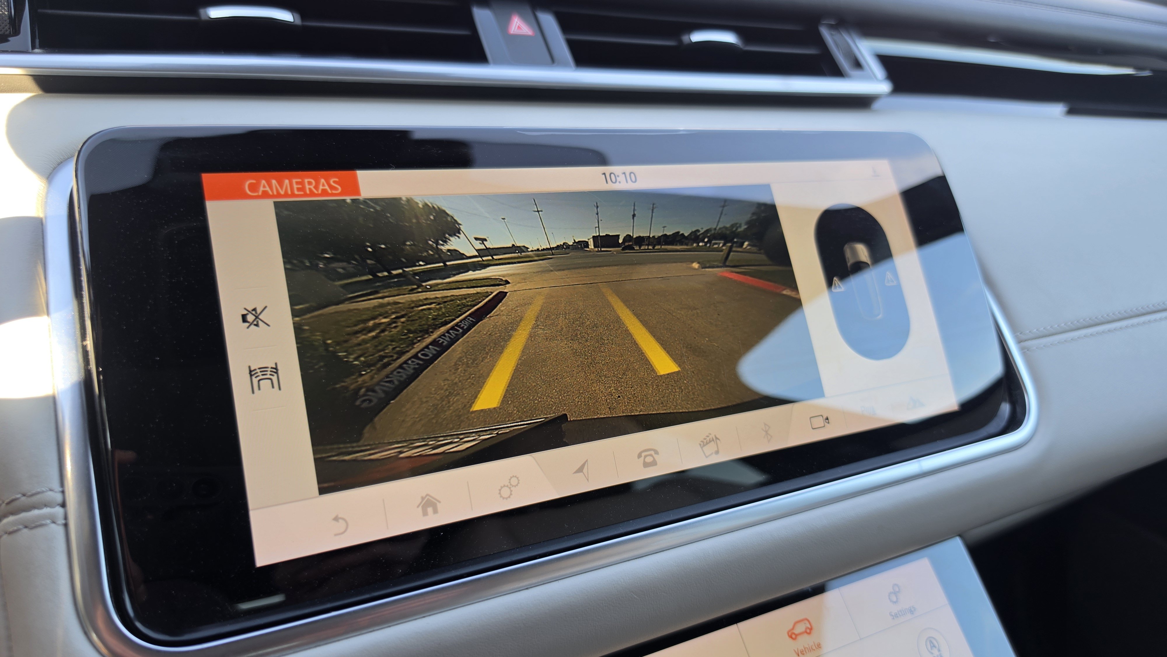 Used 2018 Land Rover Range Rover Velar R-Dynamic SE AWD/4WD image 42