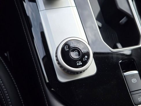 New 2026 Mitsubishi Outlander SE image 23