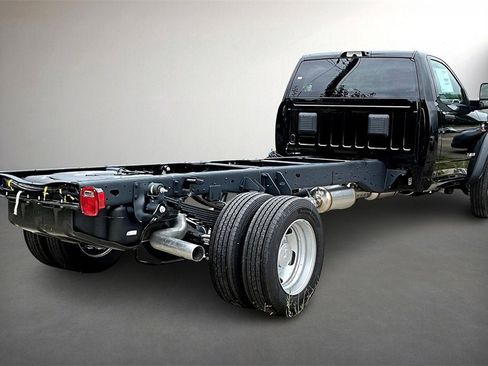 New 2025 RAM 5500 2WD Regular Cab image 3